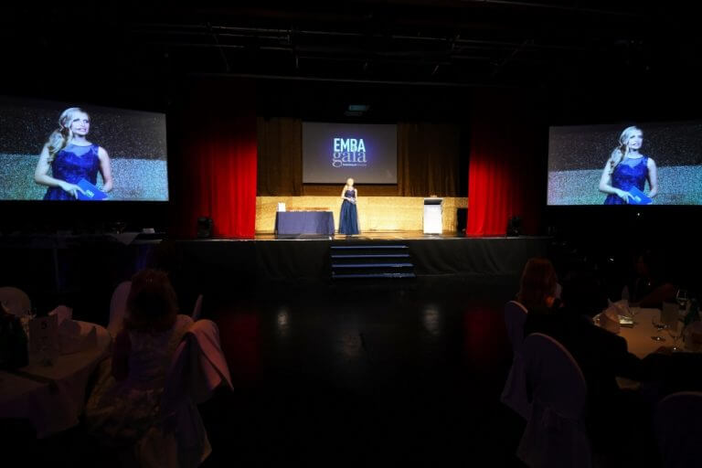 Gala-Moderation Düsseldorf, Preisverleihung, Show, Awardzeremonie, Veranstaltungsmoderation, Galamoderatorin Janine Mehner // Foto Michael B. Rehders
