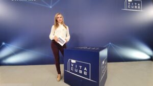 Eröffnung VitaCube für Vitakraft in Bremen, Moderatorin Janine Mehner